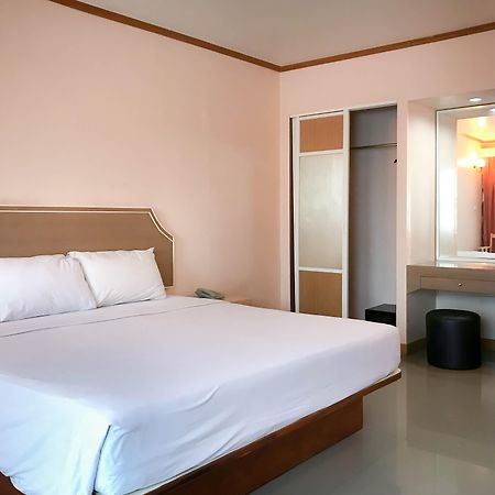 J Two S Pratunam Hotel Bangkok Exterior photo