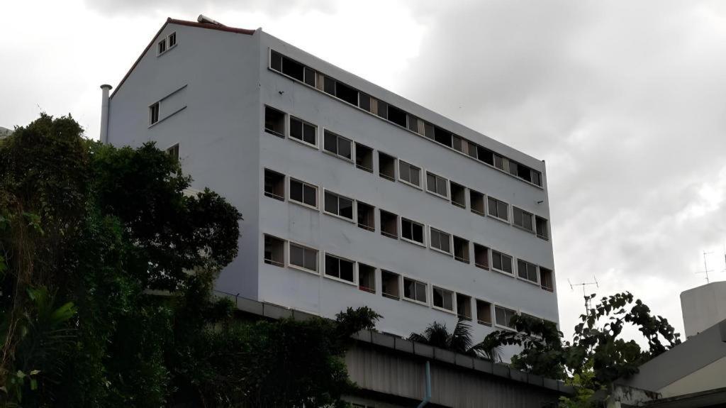 J Two S Pratunam Hotel Bangkok Exterior photo
