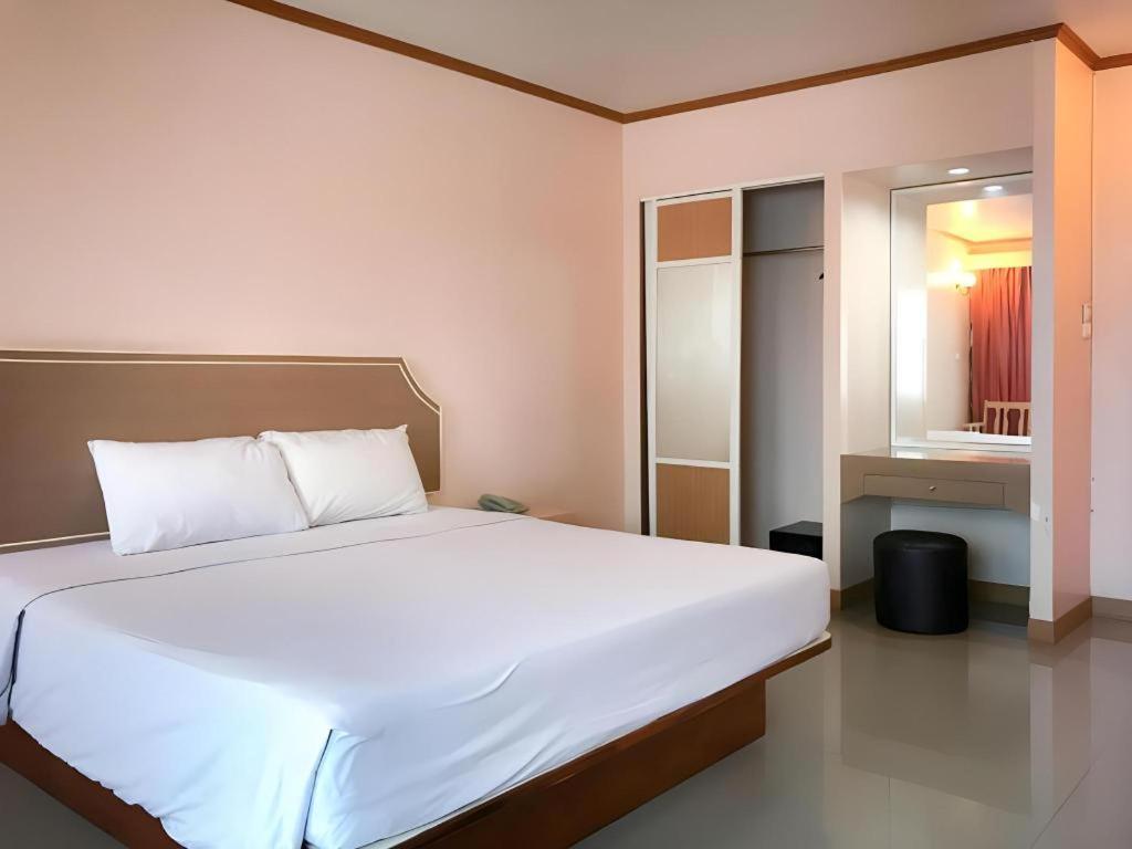 J Two S Pratunam Hotel Bangkok Exterior photo