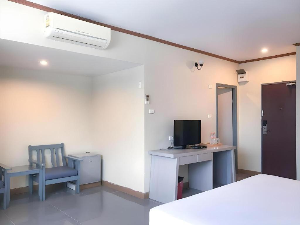 J Two S Pratunam Hotel Bangkok Exterior photo
